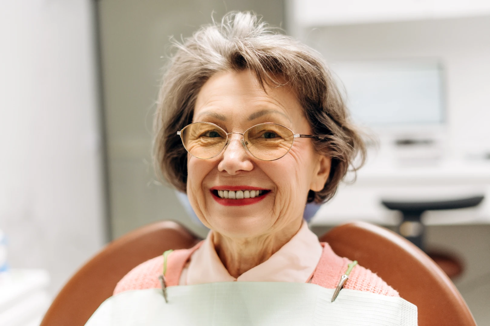 Patient smiling with fixed teeth after TeethXpress in one day